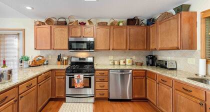 Casa Bella – 5 Min to Beech Mtn Resort + Hot Tub