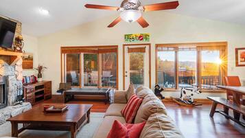 Télévision, cheminée