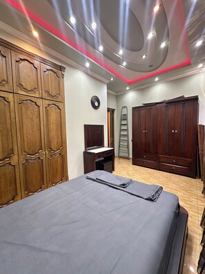 2 bedrooms, iron/ironing board, Internet