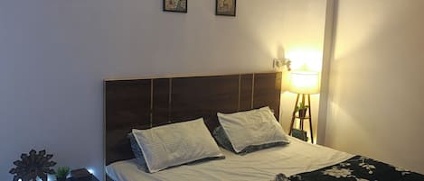 1 bedroom, WiFi, bed sheets