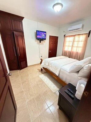 1 dormitorio, tabla de planchar con plancha, wifi gratis y ropa de cama