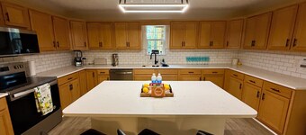 Renovated 4BR w/2 Kitchens, Garage +Fenced Yard, Relocation & Extended Stays