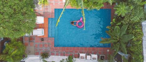 Outdoor pool, pool loungers