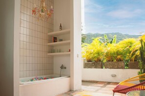 Superior Double Room, Mountain View | Bathroom - Casa Amberes (Honda)