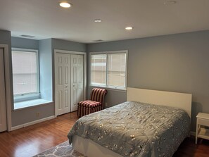 4 bedrooms, iron/ironing board, internet, bed sheets - Relocation/Temp Housing Short/Mid Term Rental (Wood-Ridge)