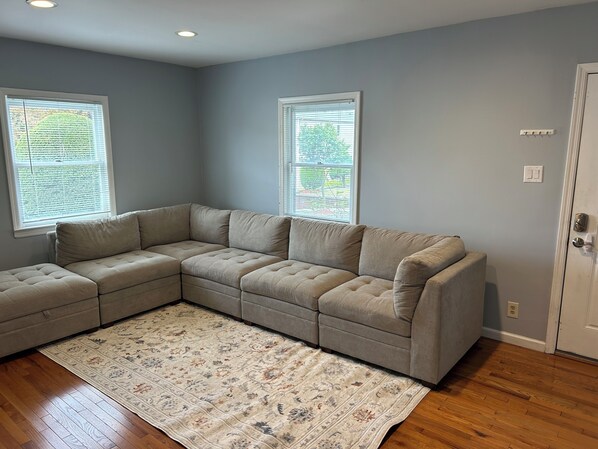 Living area - Relocation/Temp Housing Short/Mid Term Rental (Wood-Ridge)