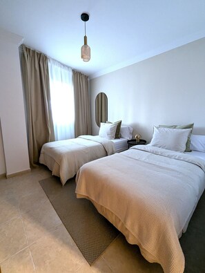 3 bedrooms, iron/ironing board, internet, bed sheets