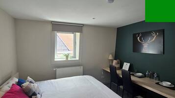 1 sovrum, strykjÀrn/strykbrÀda, internet och sÀngklÀder