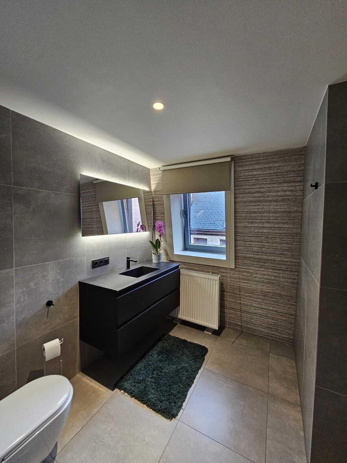 シャワー、ヘアドライヤー、タオル、石鹸