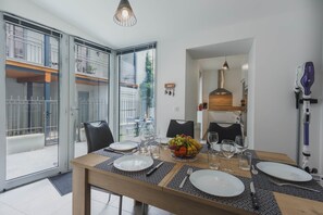 Dining - Cozy flat downtown, 400m from cable car (Cauterets)