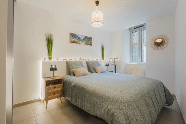 2 bedrooms, iron/ironing board, free WiFi, bed sheets