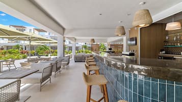 Poolside bar