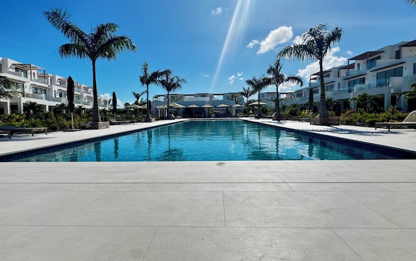 Outdoor pool - The Park at Grace Bay (Providenciales)