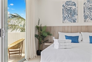 Panorama-Stadtwohnung, Poolblick