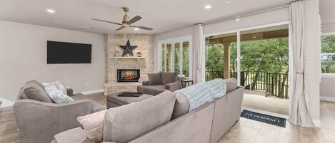 TV, fireplace