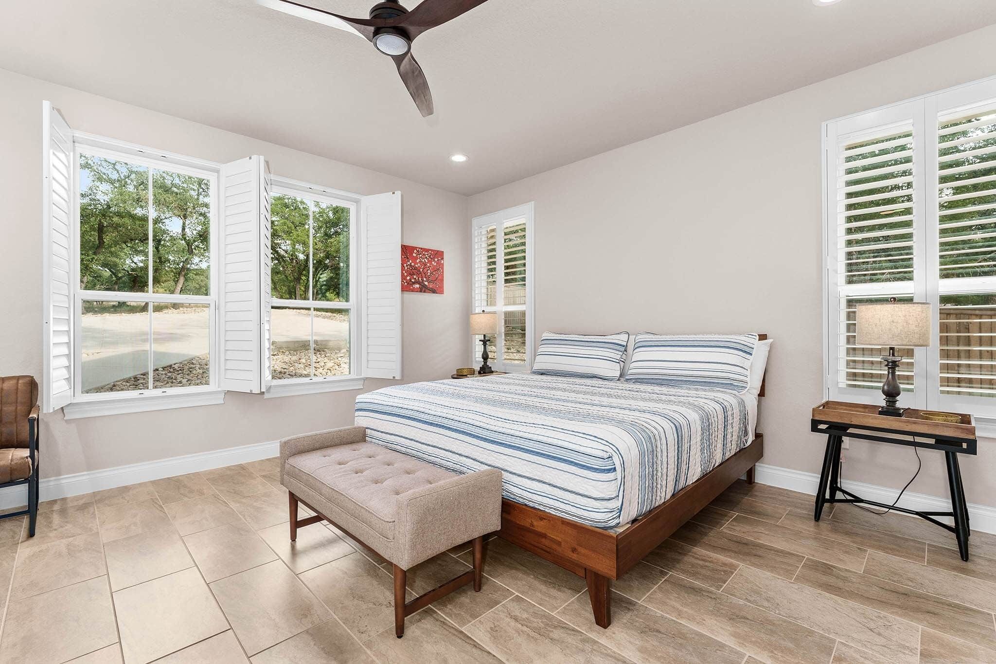 4 bedrooms, iron/ironing board, WiFi, bed sheets