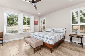 4 bedrooms, iron/ironing board, WiFi, bed sheets