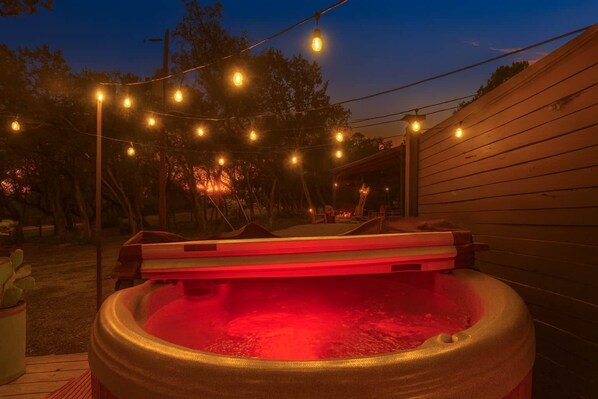 Outdoor spa tub - Shady Grove | Private Hot Tub•Firepit•Grill•Dog Friendly (Wimberley)