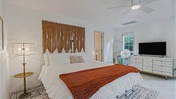 3 slaapkamers, een strijkplank/strijkijzer, wifi, beddengoed