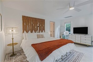 3 bedrooms, iron/ironing board, WiFi, bed sheets - Shady Grove | Private Hot Tub•Firepit•Grill•Dog Friendly (Wimberley)