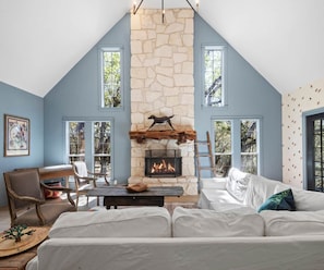 TV, fireplace