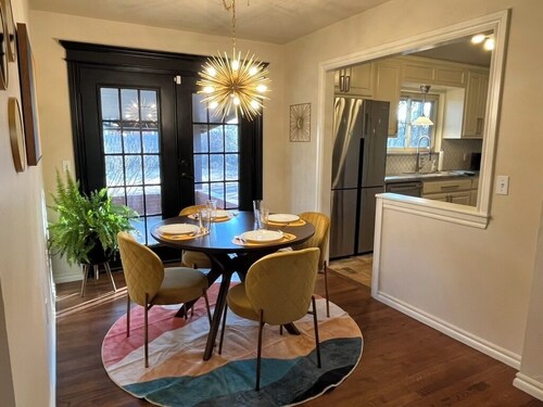 Enchanting 3BR house with MCM decor in The Village