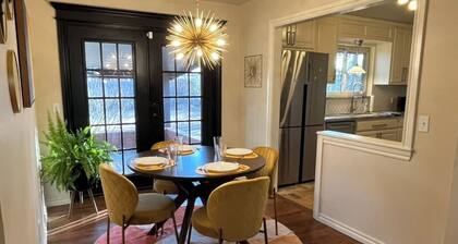 Enchanting 3BR house with MCM decor in The Village
