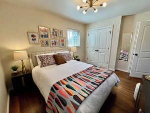 3 室のベッドルーム、アイロン / アイロン台、WiFi、ベッドシーツ