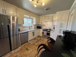 電子レンジ、オーブン、コンロ、食器洗い機