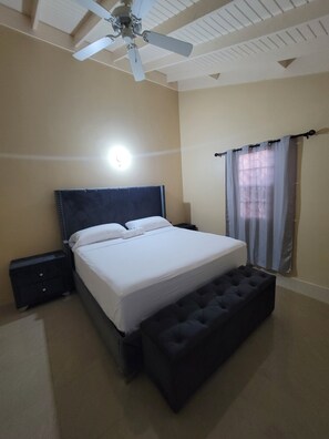 2 chambres, fer et planche à repasser, Wi-Fi, draps fournis