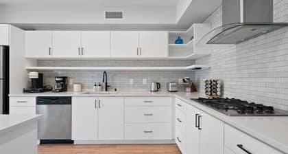 Spinel Stay - Cozy 2BR Escape with Zen Garden Views, Centrally Located