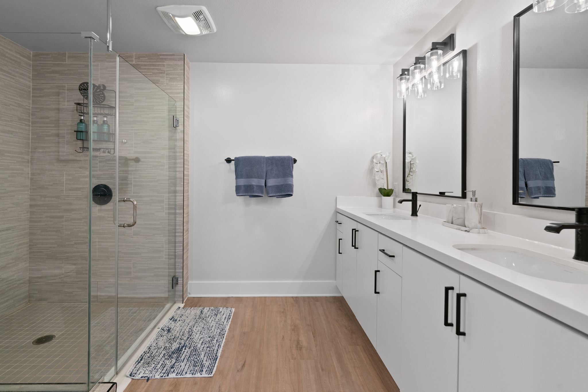 シャワー、ジェットバス、ヘアドライヤー、タオル