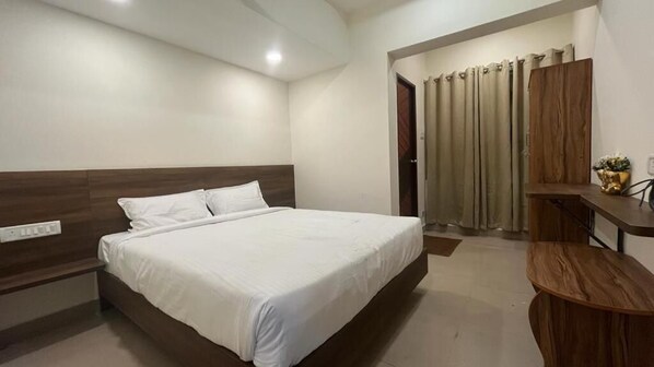 Soundproofing, free WiFi - OG Inn (Chennai)