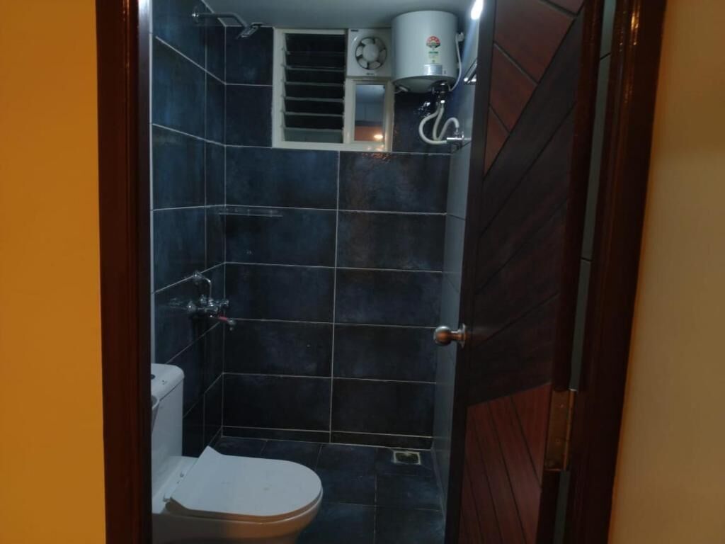 Shower, free toiletries, towels, soap