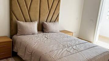 2 bedrooms, iron/ironing board, free WiFi, bed sheets