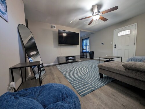 2 Bedroom House close to Downtown