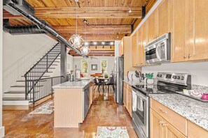 Microondas, horno, parrilla de estufa y lavavajillas 