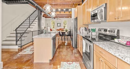 NEW LISTING in the Heart of Sought-After Habersham, Sleeps 5