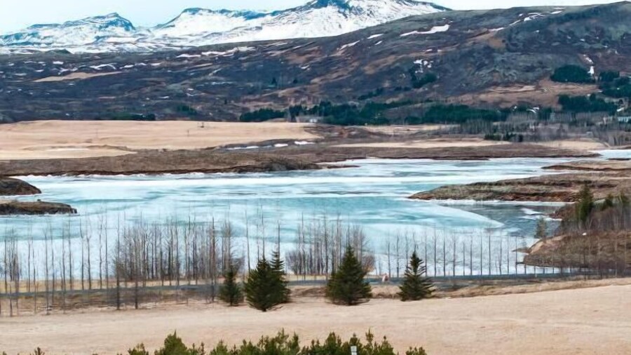 Golden Circle Domes - Lake View