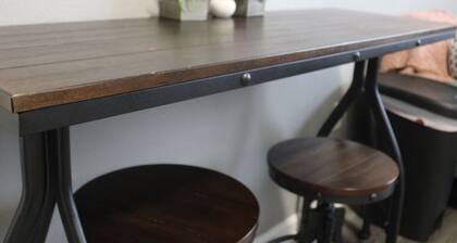 Downtown Comfort: Capital Manor Getaway