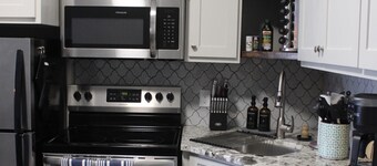 Downtown Comfort: Capital Manor Getaway