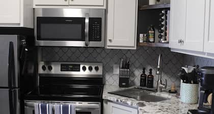 Downtown Comfort: Capital Manor Getaway