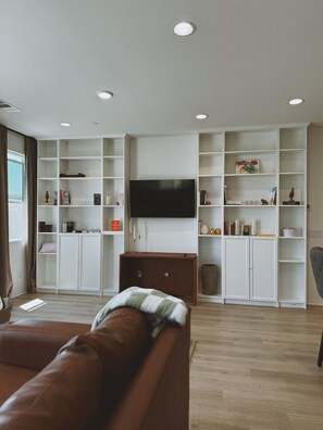 Smart TV, books