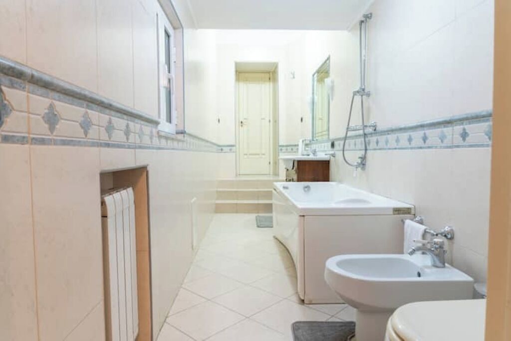 Whirlpool, Haartrockner, Bidet, Handtücher