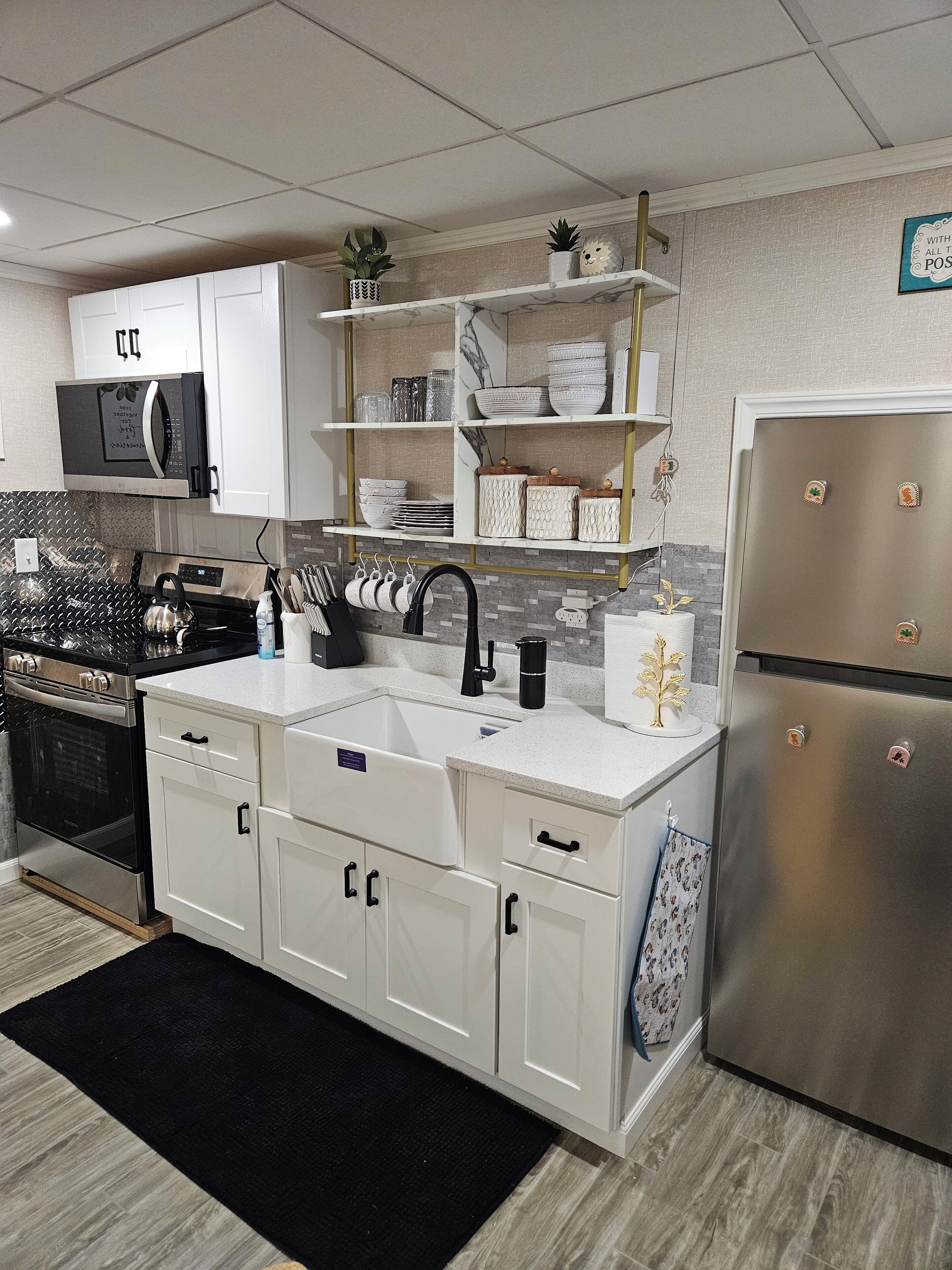 Micro-ondes, four, plaque de cuisson