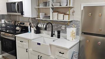 Micro-ondes, four, plaque de cuisson