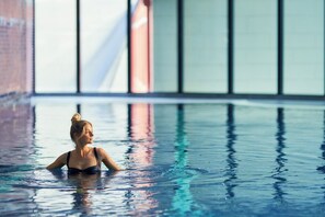 屋内プール、温水プール