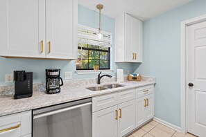 電子レンジ、オーブン、コンロ、食器洗い機