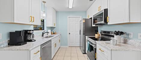 Mikrowelle, Ofen, Herdplatte, Geschirrspüler