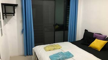 Blackout drapes, free WiFi